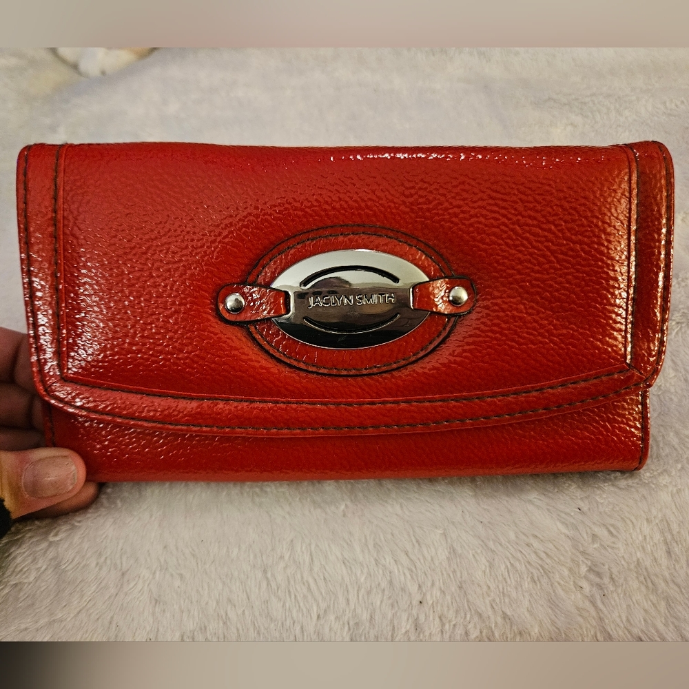 Jaclyn Smith wallet